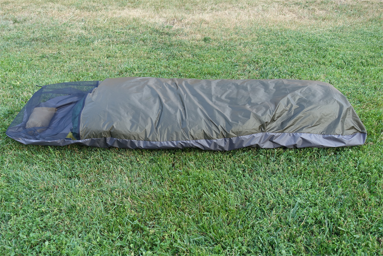 Side zipper ultralight bivy